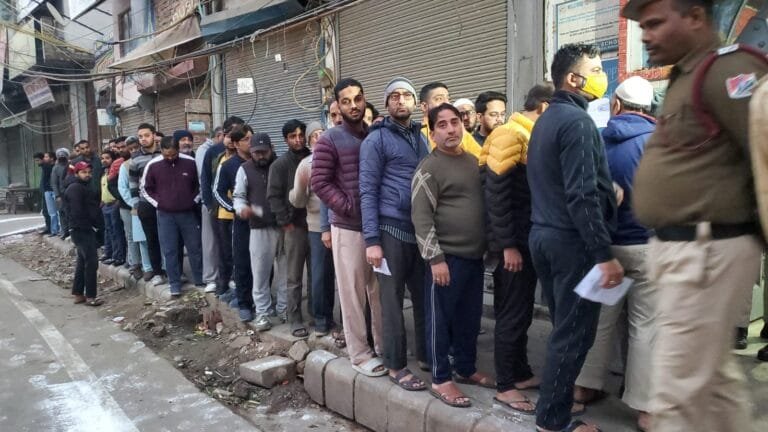 दिल्‍ली विधानसभा की 70 सीटों के लिए मतदान जारी, सुबह 9 बजे तक 8.10% मतदान दर्ज