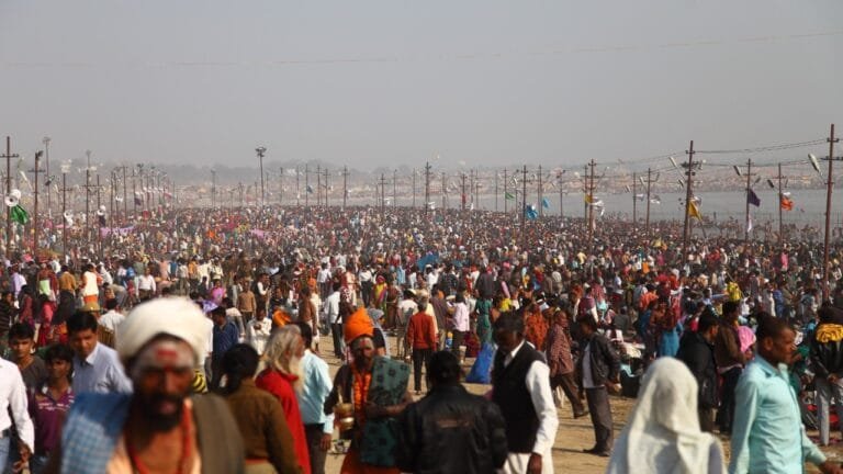 प्रयागराज में महाकुंभ मेले में देश के तीन नए आपराधिक कानूनों के बारे में लोगों को शिक्षित करने के लिए एक डिजिटल प्रदर्शनी लगाई गई