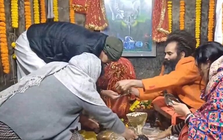 महाशिवरात्रि का पर्व आज देशभर में श्रद्धा और उल्‍लास के साथ मनाया जा रहा है