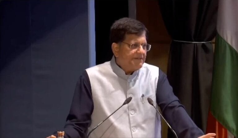 केंद्रीय वाणिज्य एवं उद्योग मंत्री पीयूष गोयल ने CEPA को मजबूत करने के लिए UAE के विदेश व्यापार मंत्री के साथ द्विपक्षीय बैठक की