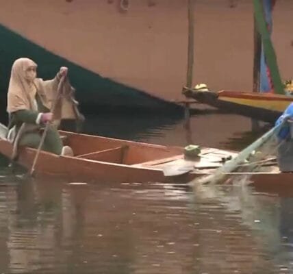 Continuous rain has been continuing in the plains and high altitude areas of Jammu and Kashmir since late last night
