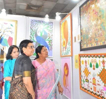 Minister of State for Women and Child Development Savitri Thakur visited the 7th 'The Haat of Art' art exhibition