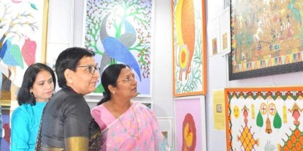 Minister of State for Women and Child Development Savitri Thakur visited the 7th 'The Haat of Art' art exhibition