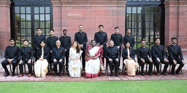 Officer Trainees of Indian Naval Material Management Service and Indian Naval Armament Service call on the President