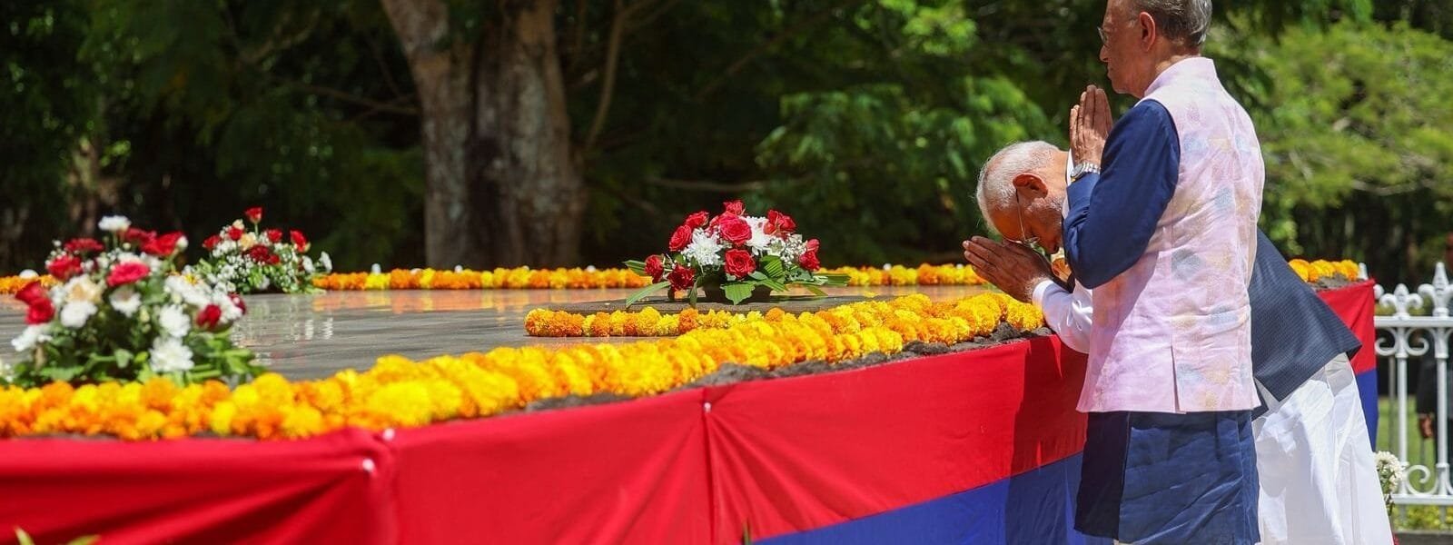 PM Modi pays floral tributes at the samadhis of Sir Seewoosagur Ramgoolam and Sir Anerood Jugnauth