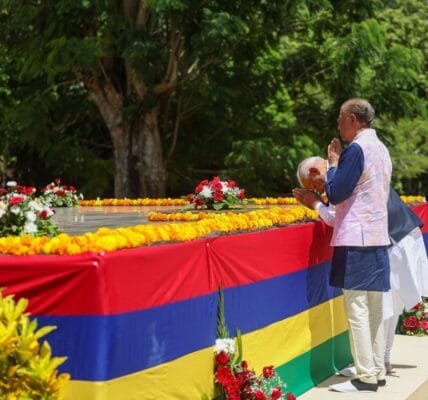 PM Modi pays floral tributes at the samadhis of Sir Seewoosagur Ramgoolam and Sir Anerood Jugnauth