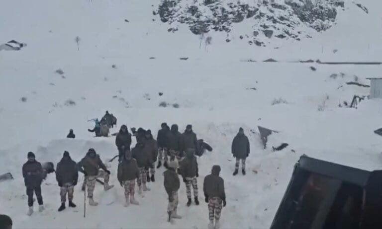 उत्तराखंड के चमोली जिले के माणा गांव में शेष छह लापता व्यक्तियों का पता लगाने के लिए बचाव और राहत अभियान जारी, 49 लोगों को बचाया गया