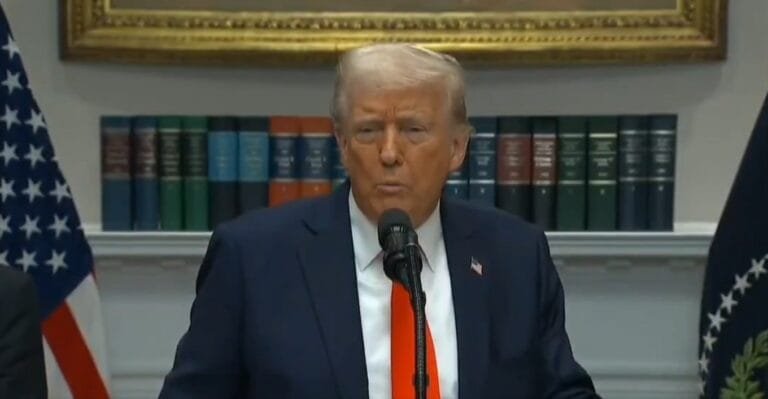 अमेरिका के राष्ट्रपति डोनाल्ड ट्रम्प ने कहा, अगले महीने कनाडा से आयात पर 35 प्रतिशत शुल्‍क लगाया