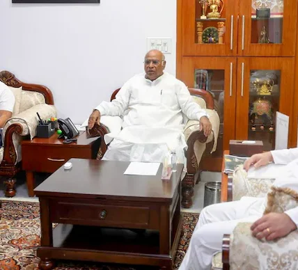 An important meeting of the RJD and Congress-led Mahagathbandhan will be held in Patna this afternoon regarding the upcoming assembly elections in Bihar.