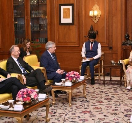 Deputy Prime Minister and Foreign Minister of Italy Antonio Tajani meets President Draupadi Murmu at Rashtrapati Bhavan