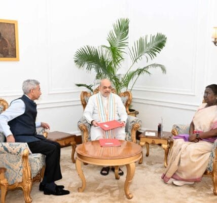 Home Minister Amit Shah and External Affairs Minister Dr. S. Jaishankar met President Draupadi Murmu at Rashtrapati Bhavan today