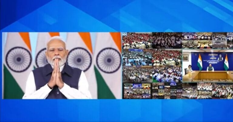 प्रधानमंत्री मोदी ने रोजगार मेले को संबोधित किया, विभिन्न सरकारी विभागों एवं संगठनों में नवनियुक्त 51,000 से अधिक युवाओं को नियुक्ति पत्र वितरित किए