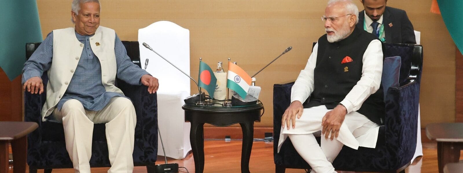 PM Modi meets Chief Advisor of Bangladesh on the sidelines of BIMSTEC Summit