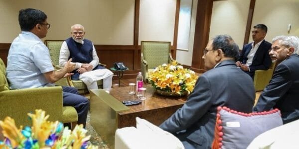 PM Modi returned leaving Saudi Arabia visit midway, held a brief meeting at the airport