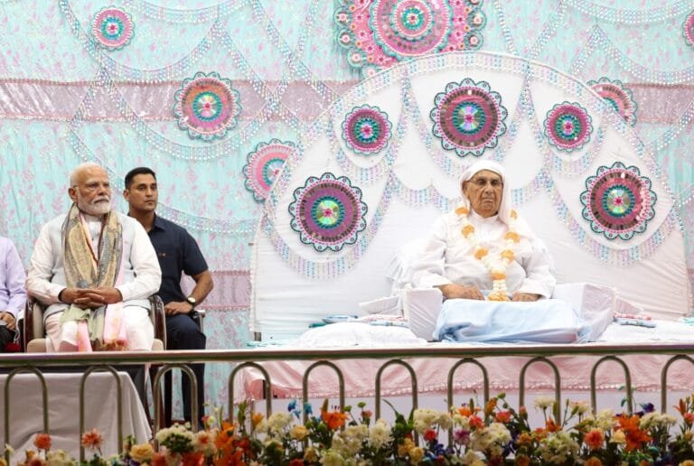 प्रधानमंत्री नरेन्द्र मोदी ने मध्य प्रदेश के आनंदपुर धाम में जनसभा को संबोधित किया