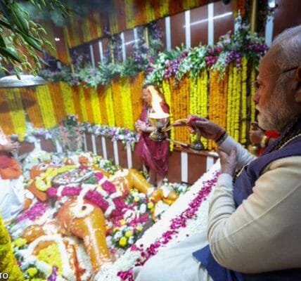 PM Narendra Modi greeted everyone on the occasion of Hanuman Jayanti today