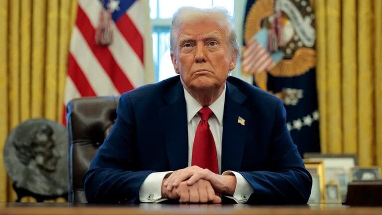 राष्ट्रपति डॉनाल्ड ट्रंप का 12 देशों के नागरिकों के अमरीका में प्रवेश पर प्रतिबंध आज से लागू