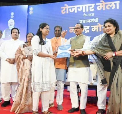 Union Agriculture Minister Shivraj Singh Chauhan gave appointment letters to the candidates at the employment fair organized in Bhopal