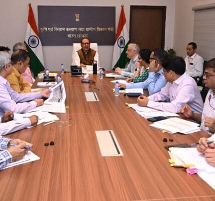 Union Agriculture Minister Shivraj Singh Chouhan today held a weekly review meeting in Delhi regarding the progress of the overall agriculture sector