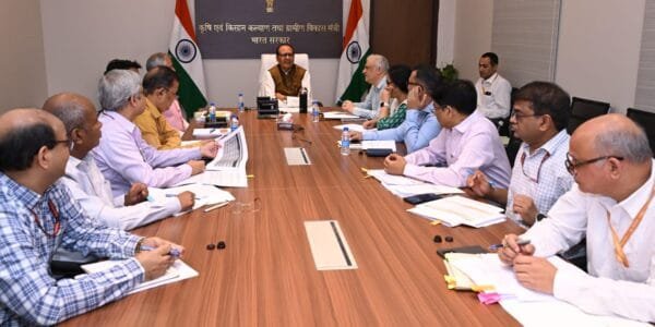 Union Agriculture Minister Shivraj Singh Chouhan today held a weekly review meeting in Delhi regarding the progress of the overall agriculture sector