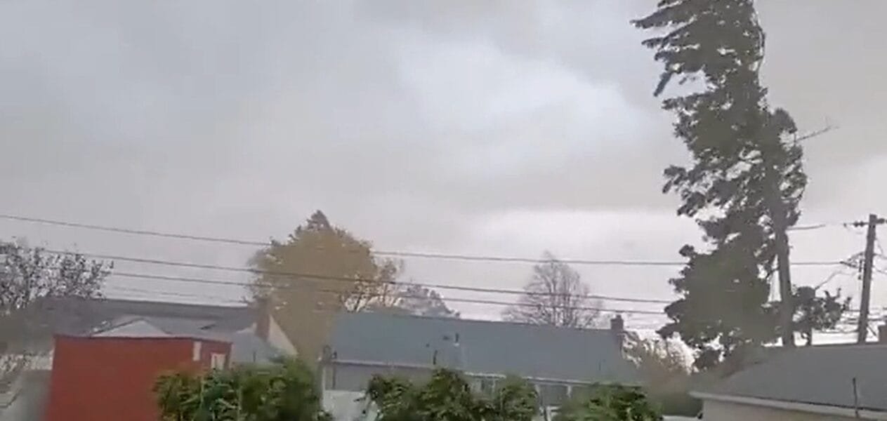 27 people were killed and many injured in powerful storms and tornadoes in America