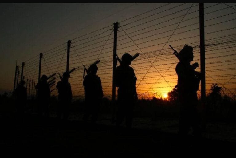 सीमा सुरक्षा बल ने जम्मू-कश्मीर के सांबा सेक्टर में घुसपैठ की कोशिश को विफल करते हुए सात आतंकवादियों को मार गिराया