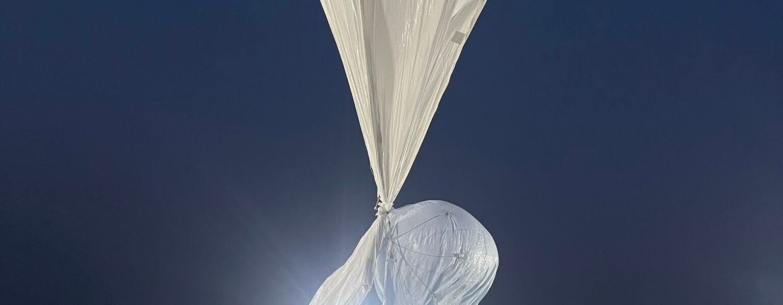 Defense Minister Rajnath Singh congratulated DRDO on the successful test of the country's first stratospheric airship platform