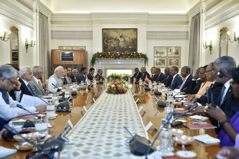 प्रधानमंत्री मोदी और अंगोला के राष्ट्रपति जोंआओ मनुएल गोंज़ाल्वेस लोरेंसो के बीच प्रतिनिधिमंडल स्तर की वार्ता हुई