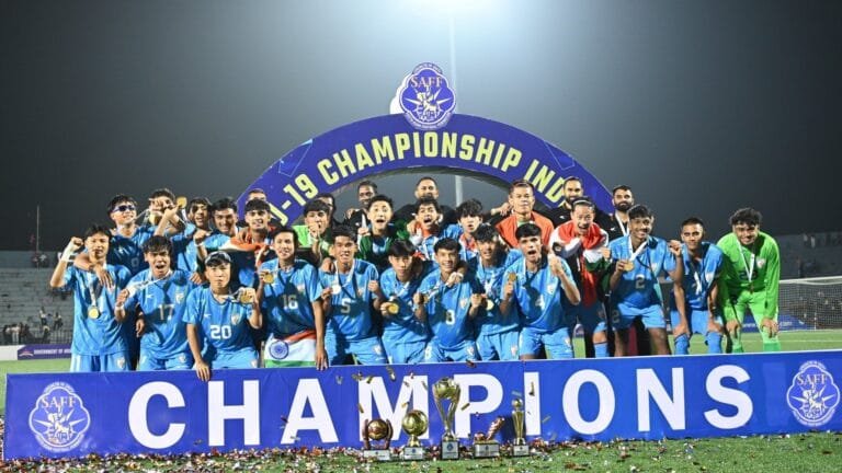 फुटबॉल: भारत ने बांग्‍लादेश को 4-3 से हराकर SAFF अंडर-19 चैम्पियनशिप का खिताब बरकरार रखा