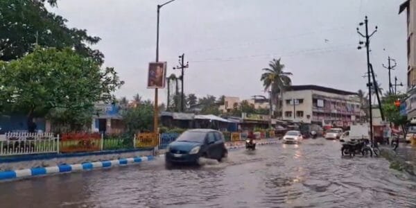 Heavy rains lash many parts of Maharashtra and Karnataka as southwest monsoon advances into the country