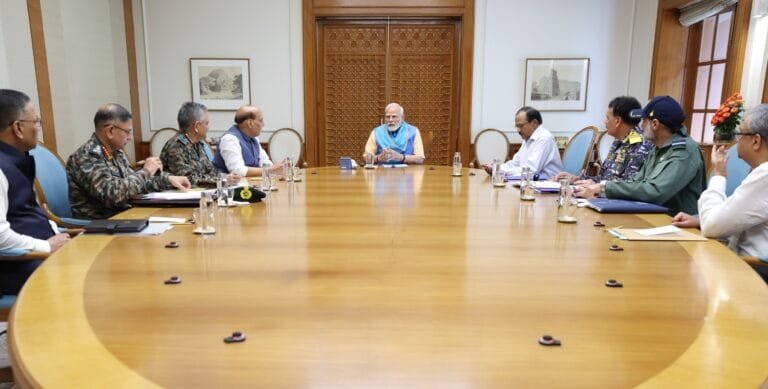 प्रधानमंत्री मोदी ने आज नई दिल्ली में 7, लोक कल्याण मार्ग पर एक उच्च स्तरीय बैठक की अध्यक्षता की