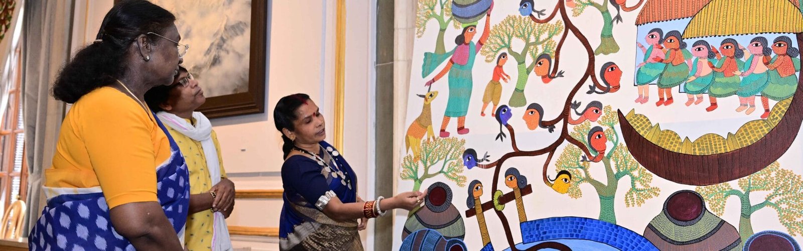Madhubani and Gond painting artists met the President under the Artist in Residence programme