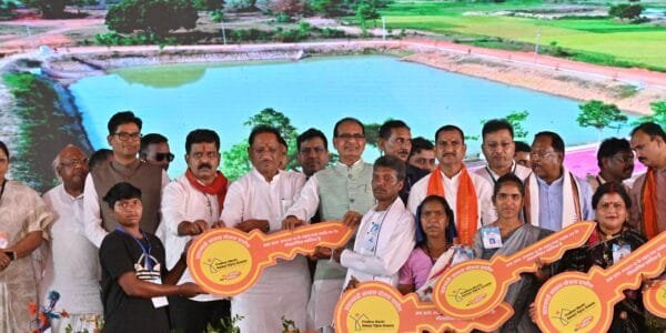 Union Minister Shivraj Singh Chouhan participated in the 'More Housing More Rights' program in Chhattisgarh