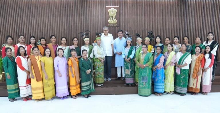 उपराष्ट्रपति ने नई दिल्ली में मेघालय के स्वयं सहायता समूह के सदस्यों के साथ बातचीत की