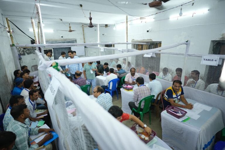 चार राज्यों की पांच विधानसभा सीटों के उपचुनाव की मतगणना जारी