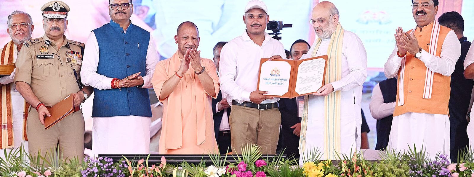 Home Minister Amit Shah handed over appointment letters to 60 thousand two hundred 44 newly appointed constables of Uttar Pradesh Police