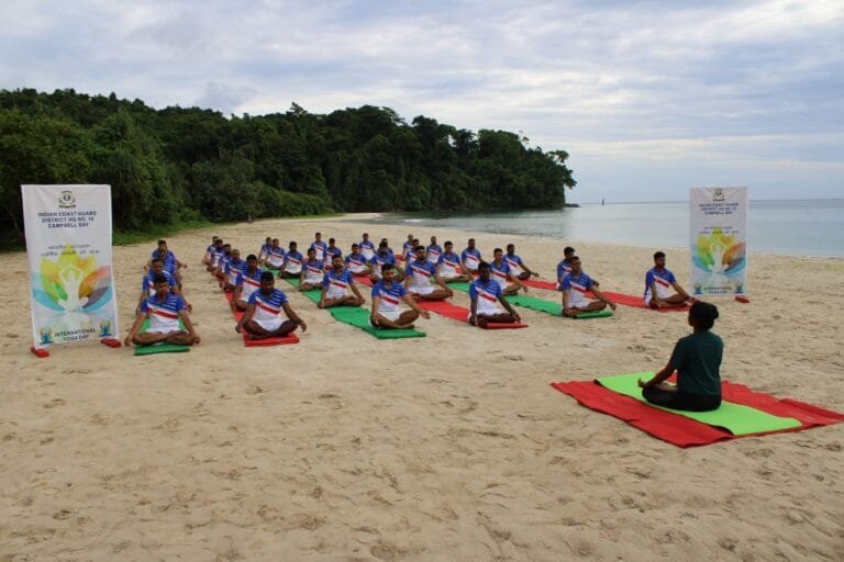 भारतीय तटरक्षक बल ने 60 से अधिक स्थानों पर ‘योग संगम’ के साथ 11वां अंतर्राष्ट्रीय योग दिवस मनाया