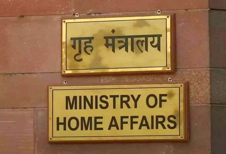 गृह मंत्रालय ने CRPF को जम्मू-कश्मीर में तैनाती के लिए 20 हज़ार से ज़्यादा जवानों को शामिल करते हुए 20 नई बटालियन बनाने की सैद्धांतिक मंज़ूरी दी