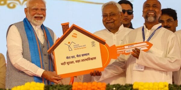 PM Modi inaugurated and laid the foundation stone of development projects worth Rs 5,900 crore in Siwan, Bihar