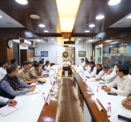 PM Modi meets those injured in the tragic plane crash in Ahmedabad;