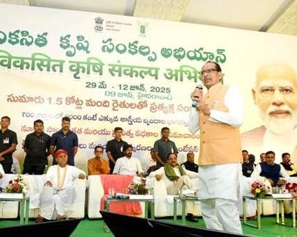 Union Agriculture Minister Shivraj Singh Chauhan interacted with farmers in Telangana today under the 'Developed Agriculture Sankalp Abhiyan'