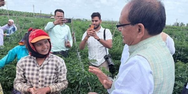 Union Agriculture Minister Shivraj Singh Chauhan interacted with the farmers of Maharashtra today