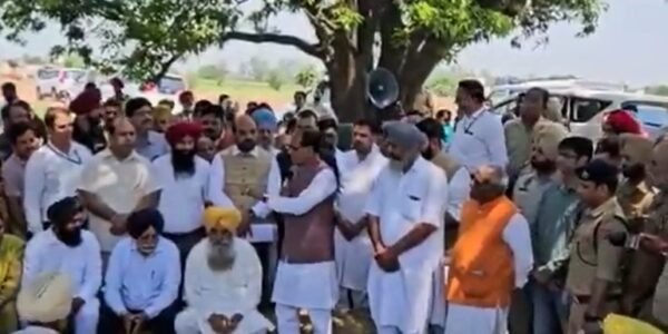 Union Agriculture Minister Shivraj Singh Chouhan met the farmers of Punjab on the 8th day of the campaign