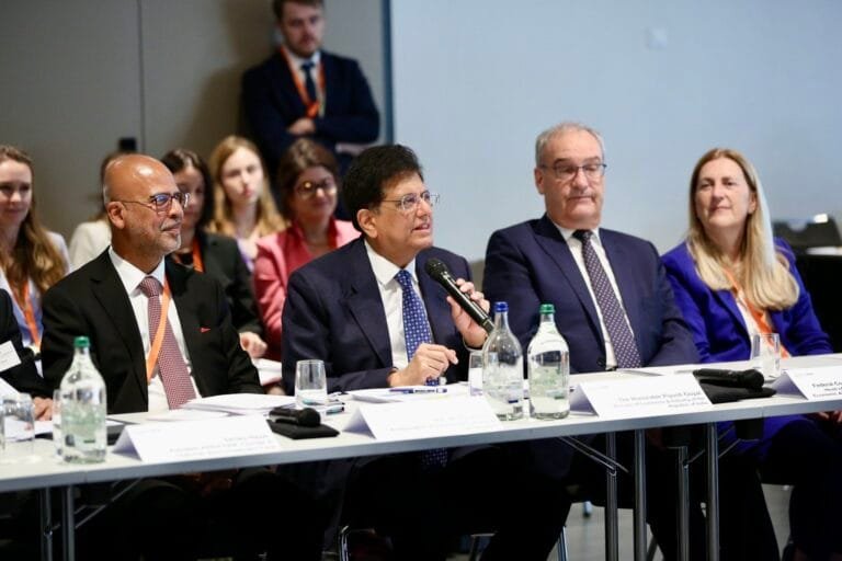 केंद्रीय मंत्री पीयूष गोयल ने भारत-स्विट्जरलैंड आर्थिक साझेदारी और बढ़ाने के लिए स्विट्जरलैंड के उद्योग जगत से वार्ता की