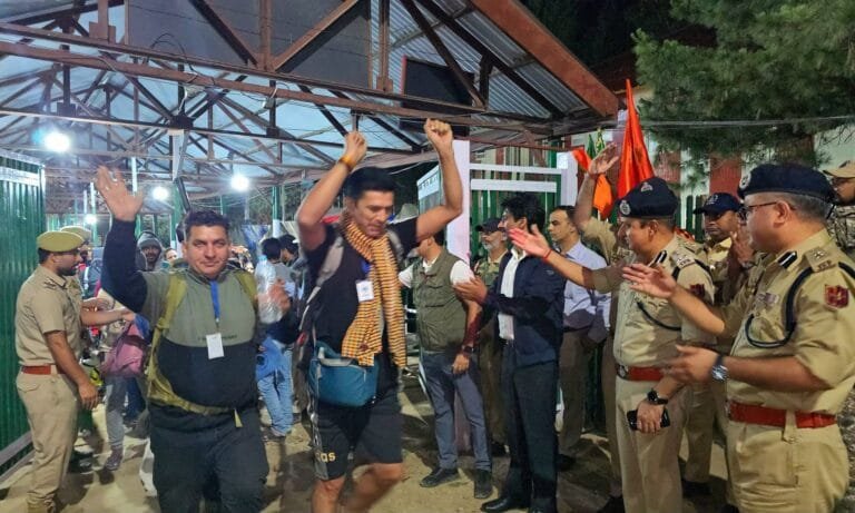 जम्मू-कश्मीर में पहलगाम और बालतल दोनों मार्गों से कड़ी सुरक्षा के बीच वार्षिक अमरनाथ यात्रा शुरू