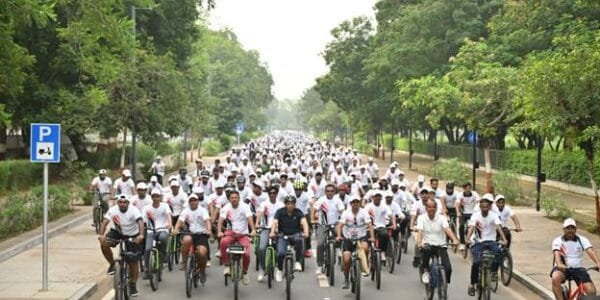 Dr. Mansukh Mandaviya leads nationwide Fit India Sunday on Cycle from Gandhinagar