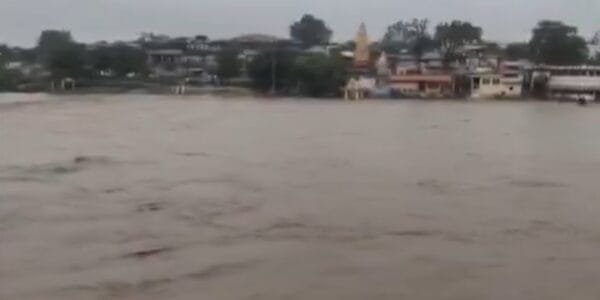 IMD issued a red alert for heavy rain in Madhya Pradesh today