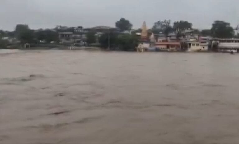 मौसम विभाग ने मध्य प्रदेश में आज मूसलाधार वर्षा का रेड अलर्ट जारी किया