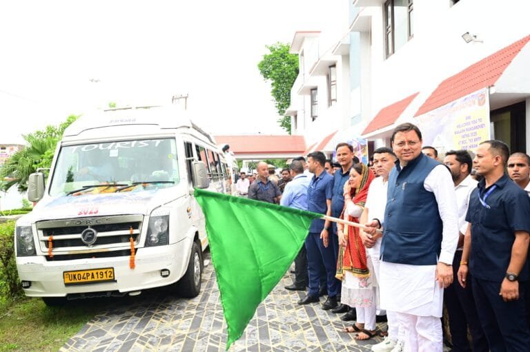 उत्तराखंड में मुख्यमंत्री धामी ने आज चंपावत जिले के टनकपुर से कैलाश मानसरोवर यात्रा के पहले जत्थे को रवाना किया