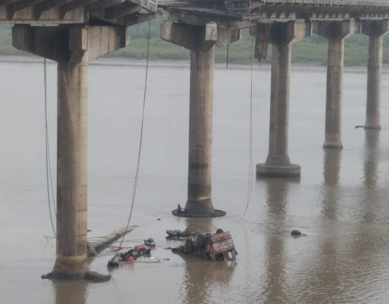 Nine people died and many were injured when a bridge collapsed in Vadodara, Gujarat